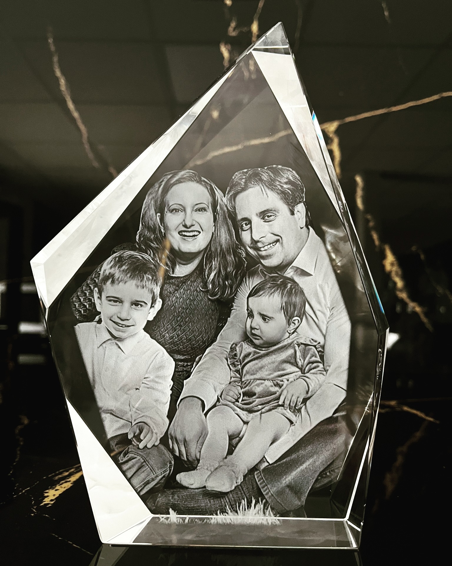 ❤️ Vzpomínky blednou. Křišťál zůstává.

Proměňte svou oblíbenou fotografii v jedinečný křišťál s precizním gravírováním a uchovejte okamžiky, které mají skutečnou hodnotu. ✨

Každý kus vyrábíme na zakázku podle vaší fotografie. 📸💎

🎁 Dárek, který dojme.
🏡 Dekorace, která vypráví příběh.
❤️ Vzpomínka na celý život.

Kterou fotografii byste si nechali zvěčnit vy? 👇😊
