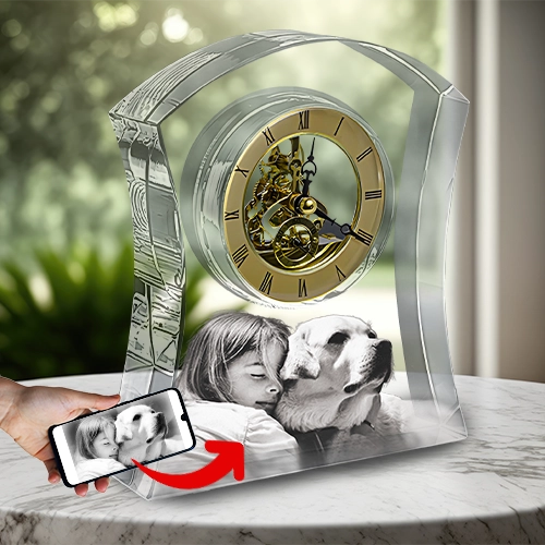 alt=''Luxusní 2D gravírované hodiny ze skla